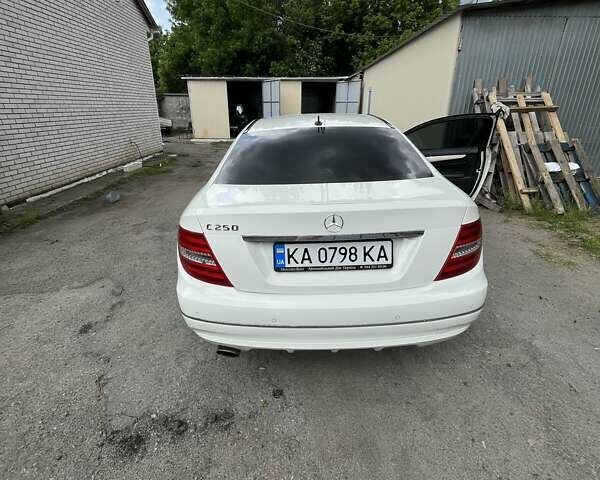 Білий Мерседес Ц-Клас, об'ємом двигуна 1.8 л та пробігом 97 тис. км за 12900 $, фото 4 на Automoto.ua