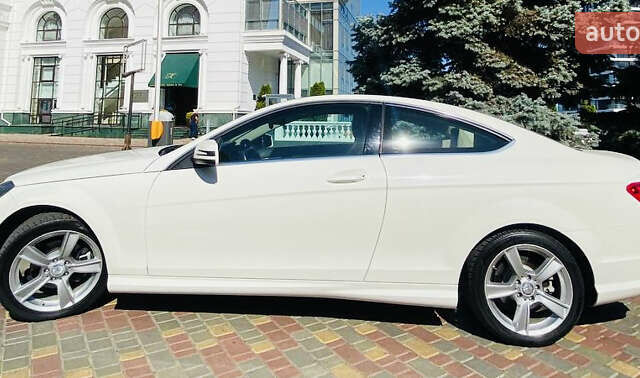 Белый Мерседес Ц-Класс, объемом двигателя 1.8 л и пробегом 70 тыс. км за 14500 $, фото 3 на Automoto.ua