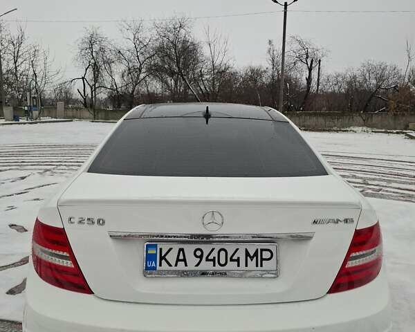 Білий Мерседес Ц-Клас, об'ємом двигуна 1.8 л та пробігом 176 тис. км за 11300 $, фото 1 на Automoto.ua