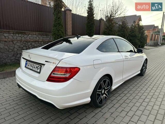 Белый Мерседес Ц-Класс, объемом двигателя 1.8 л и пробегом 178 тыс. км за 11800 $, фото 3 на Automoto.ua