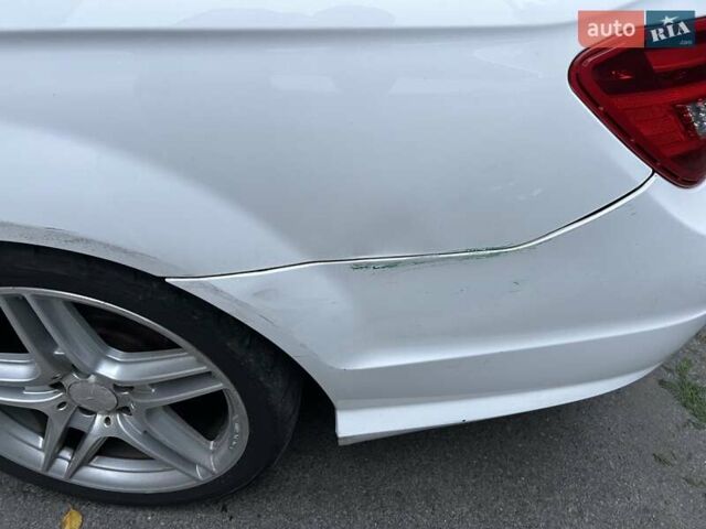 Белый Мерседес Ц-Класс, объемом двигателя 1.8 л и пробегом 215 тыс. км за 12000 $, фото 14 на Automoto.ua