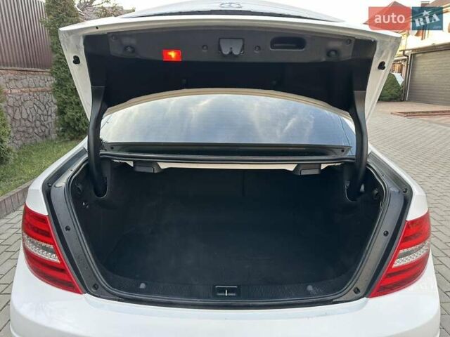 Белый Мерседес Ц-Класс, объемом двигателя 1.8 л и пробегом 178 тыс. км за 11800 $, фото 7 на Automoto.ua