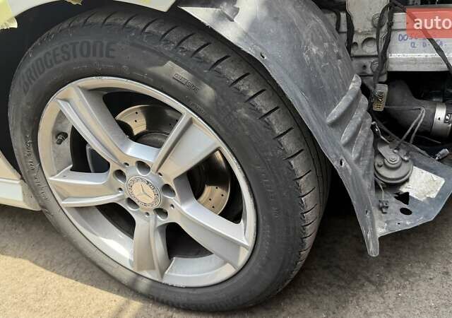 Білий Мерседес Ц-Клас, об'ємом двигуна 1.8 л та пробігом 135 тис. км за 8500 $, фото 5 на Automoto.ua