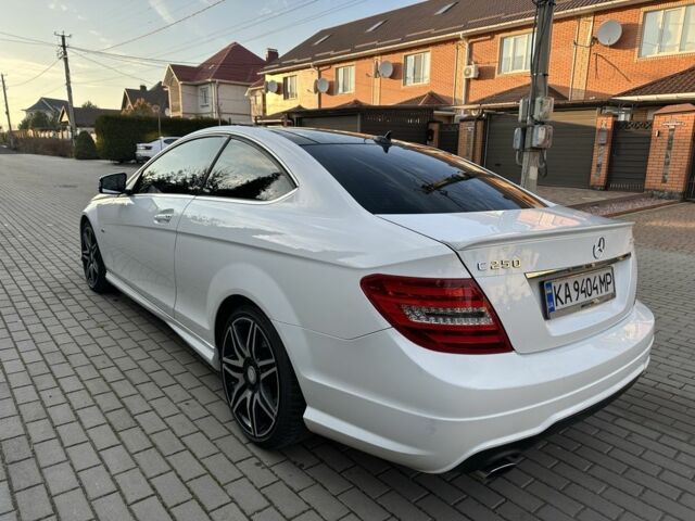 Білий Мерседес Ц-Клас, об'ємом двигуна 1.8 л та пробігом 178 тис. км за 12300 $, фото 2 на Automoto.ua