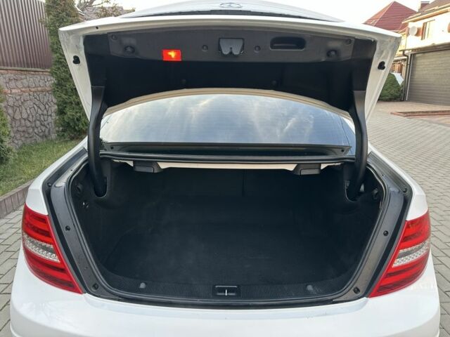 Білий Мерседес Ц-Клас, об'ємом двигуна 1.8 л та пробігом 178 тис. км за 12300 $, фото 6 на Automoto.ua