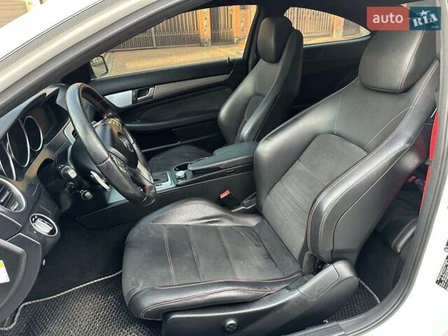 Белый Мерседес Ц-Класс, объемом двигателя 1.8 л и пробегом 178 тыс. км за 11800 $, фото 5 на Automoto.ua