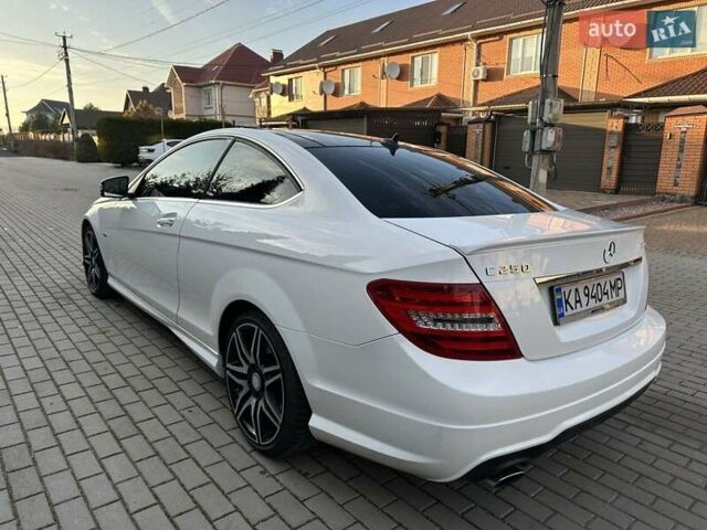 Белый Мерседес Ц-Класс, объемом двигателя 1.8 л и пробегом 178 тыс. км за 11800 $, фото 2 на Automoto.ua