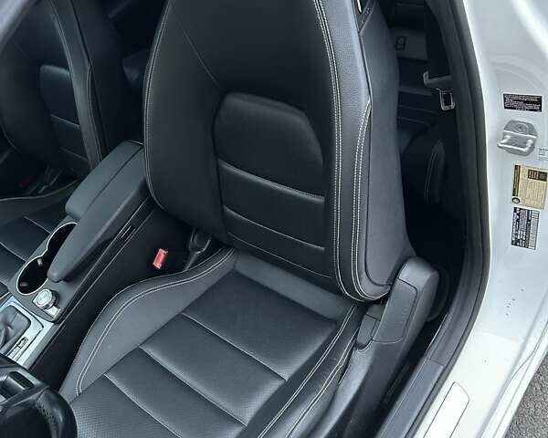 Белый Мерседес Ц-Класс, объемом двигателя 1.8 л и пробегом 215 тыс. км за 12000 $, фото 6 на Automoto.ua