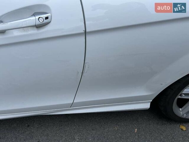 Белый Мерседес Ц-Класс, объемом двигателя 1.8 л и пробегом 215 тыс. км за 12000 $, фото 13 на Automoto.ua