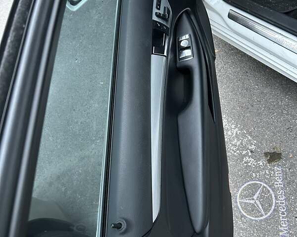 Белый Мерседес Ц-Класс, объемом двигателя 1.8 л и пробегом 215 тыс. км за 12000 $, фото 8 на Automoto.ua