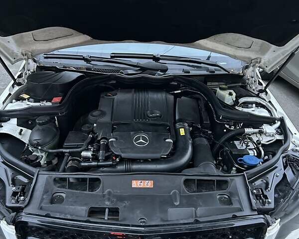 Белый Мерседес Ц-Класс, объемом двигателя 1.8 л и пробегом 215 тыс. км за 12000 $, фото 15 на Automoto.ua