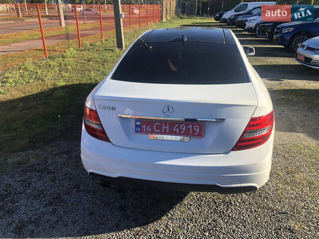 Белый Мерседес Ц-Класс, объемом двигателя 1.8 л и пробегом 150 тыс. км за 11999 $, фото 4 на Automoto.ua