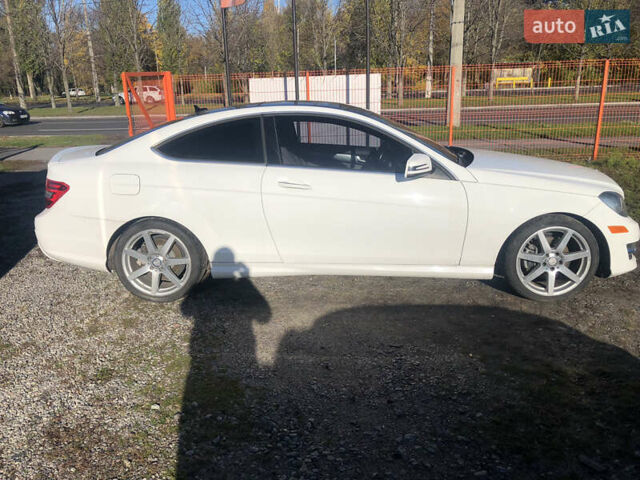 Белый Мерседес Ц-Класс, объемом двигателя 1.8 л и пробегом 150 тыс. км за 11999 $, фото 2 на Automoto.ua