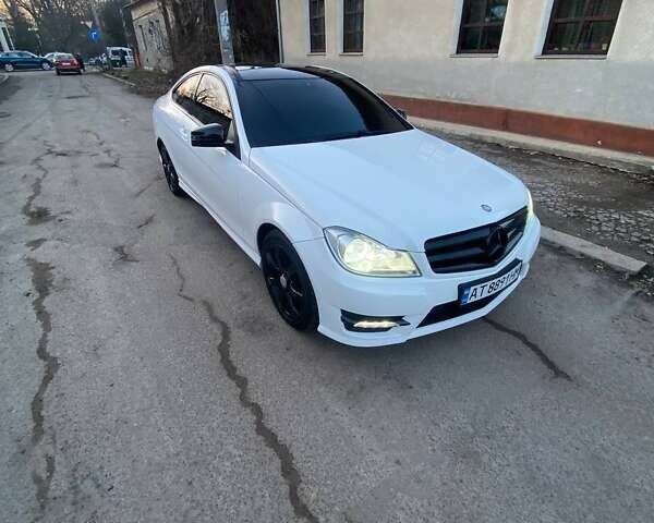 Белый Мерседес Ц-Класс, объемом двигателя 1.8 л и пробегом 105 тыс. км за 14000 $, фото 9 на Automoto.ua