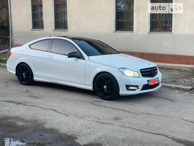 Белый Мерседес Ц-Класс, объемом двигателя 1.8 л и пробегом 105 тыс. км за 14000 $, фото 8 на Automoto.ua