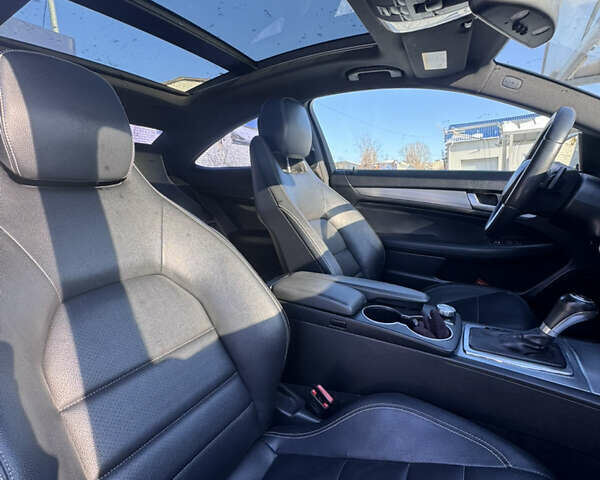 Белый Мерседес Ц-Класс, объемом двигателя 1.8 л и пробегом 139 тыс. км за 10900 $, фото 9 на Automoto.ua