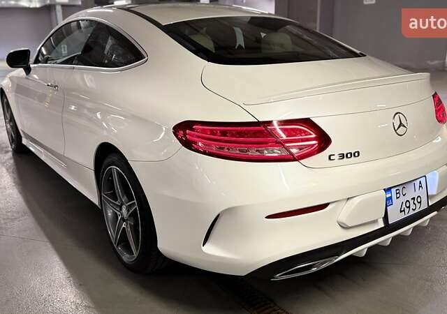 Белый Мерседес Ц-Класс, объемом двигателя 1.99 л и пробегом 105 тыс. км за 26500 $, фото 5 на Automoto.ua