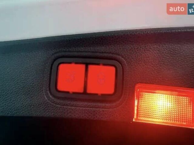 Белый Мерседес Ц-Класс, объемом двигателя 1.99 л и пробегом 135 тыс. км за 28500 $, фото 15 на Automoto.ua