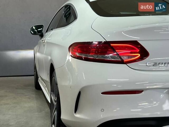 Белый Мерседес Ц-Класс, объемом двигателя 1.99 л и пробегом 150 тыс. км за 23500 $, фото 5 на Automoto.ua