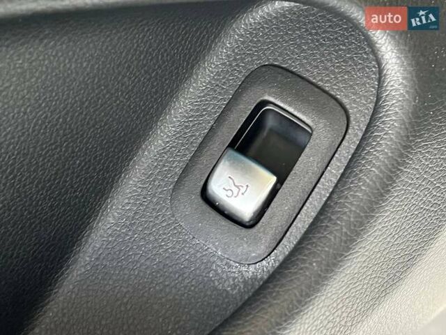 Белый Мерседес Ц-Класс, объемом двигателя 1.99 л и пробегом 150 тыс. км за 23500 $, фото 15 на Automoto.ua