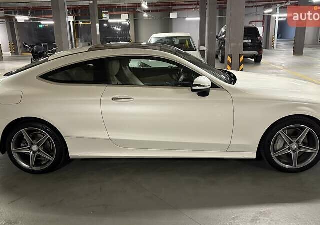 Белый Мерседес Ц-Класс, объемом двигателя 1.99 л и пробегом 105 тыс. км за 26500 $, фото 3 на Automoto.ua