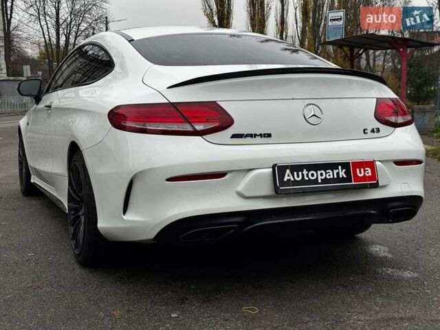 Білий Мерседес Ц-Клас, об'ємом двигуна 3 л та пробігом 88 тис. км за 30740 $, фото 16 на Automoto.ua