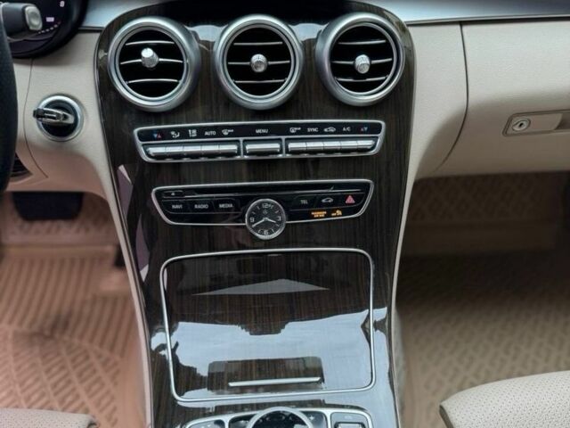 Білий Мерседес Ц-Клас, об'ємом двигуна 2 л та пробігом 154 тис. км за 23500 $, фото 4 на Automoto.ua