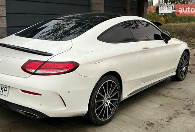 Белый Мерседес Ц-Класс, объемом двигателя 1.99 л и пробегом 135 тыс. км за 28500 $, фото 8 на Automoto.ua