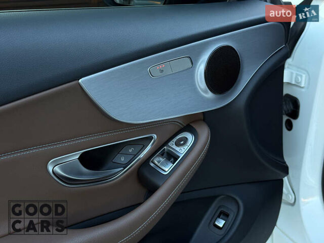 Мерседес Ц-Класс 2017 в Одессе на Automoto.ua Белый Мерседес Ц-Класс, объемом двигателя 1.99 л и пробегом 37 тыс. км за 29900 $, фото 15 на Automoto.ua