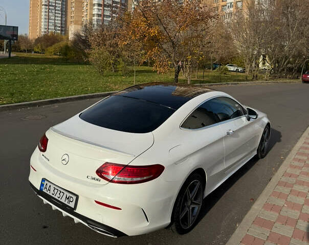 Белый Мерседес Ц-Класс, объемом двигателя 1.99 л и пробегом 120 тыс. км за 37210 $, фото 2 на Automoto.ua