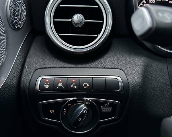 Белый Мерседес Ц-Класс, объемом двигателя 3 л и пробегом 130 тыс. км за 25990 $, фото 12 на Automoto.ua