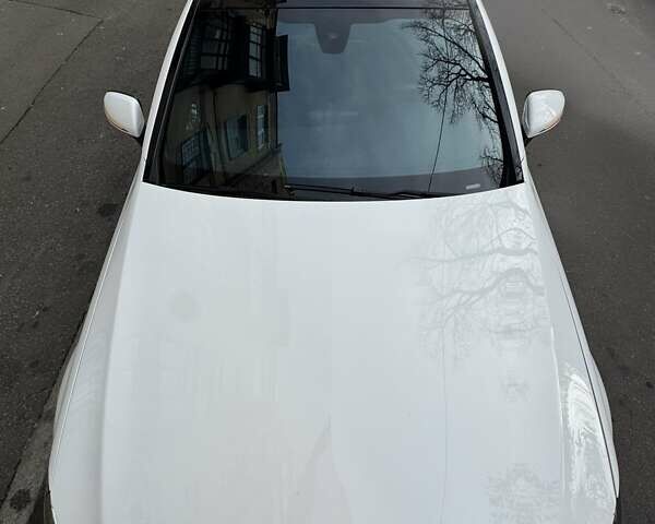 Белый Мерседес Ц-Класс, объемом двигателя 1.99 л и пробегом 120 тыс. км за 37210 $, фото 8 на Automoto.ua