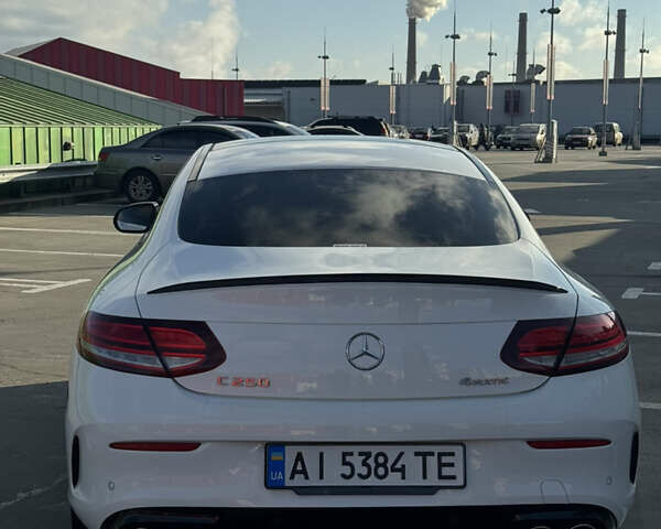 Белый Мерседес Ц-Класс, объемом двигателя 1.95 л и пробегом 103 тыс. км за 39999 $, фото 5 на Automoto.ua