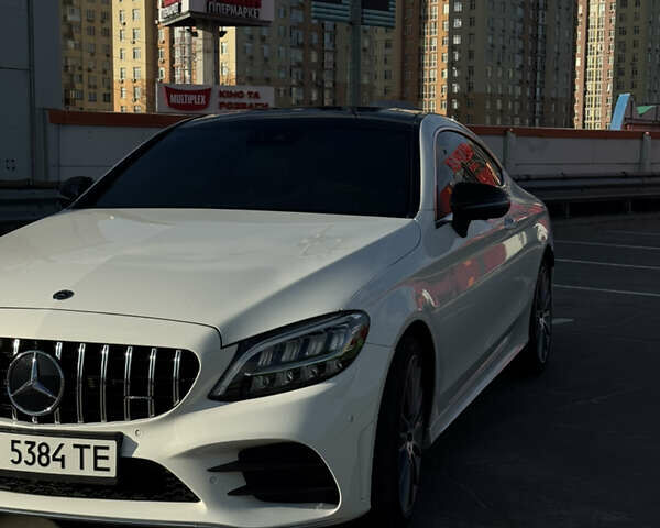 Белый Мерседес Ц-Класс, объемом двигателя 1.95 л и пробегом 103 тыс. км за 39999 $, фото 2 на Automoto.ua