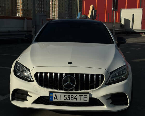 Белый Мерседес Ц-Класс, объемом двигателя 1.95 л и пробегом 103 тыс. км за 39999 $, фото 1 на Automoto.ua