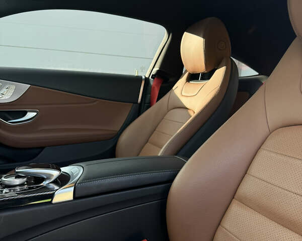 Белый Мерседес Ц-Класс, объемом двигателя 1.95 л и пробегом 103 тыс. км за 39999 $, фото 15 на Automoto.ua