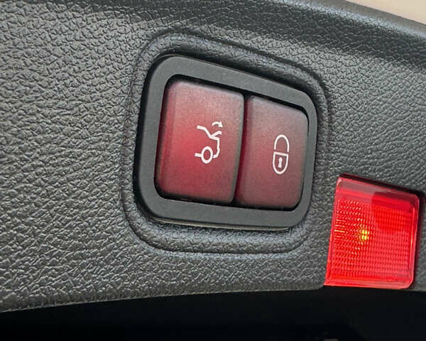 Белый Мерседес Ц-Класс, объемом двигателя 1.95 л и пробегом 103 тыс. км за 39999 $, фото 23 на Automoto.ua