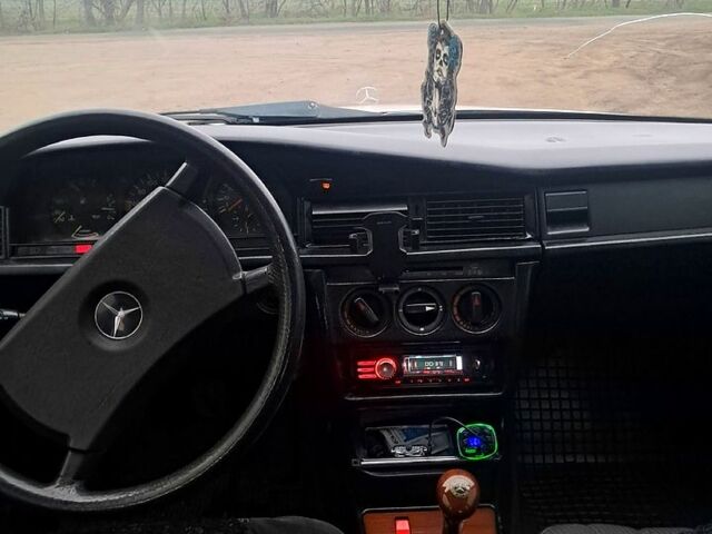 Белый Мерседес Ц-Класс, объемом двигателя 2 л и пробегом 0 тыс. км за 1800 $, фото 2 на Automoto.ua