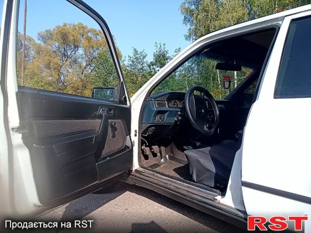 Белый Мерседес Ц-Класс, объемом двигателя 2 л и пробегом 318 тыс. км за 2000 $, фото 11 на Automoto.ua