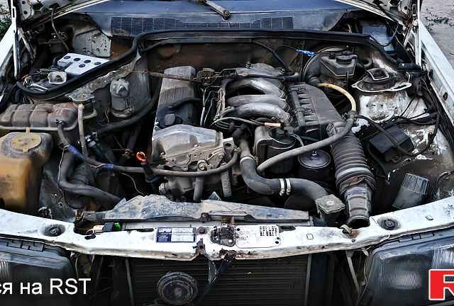Белый Мерседес Ц-Класс, объемом двигателя 2 л и пробегом 400 тыс. км за 1200 $, фото 3 на Automoto.ua