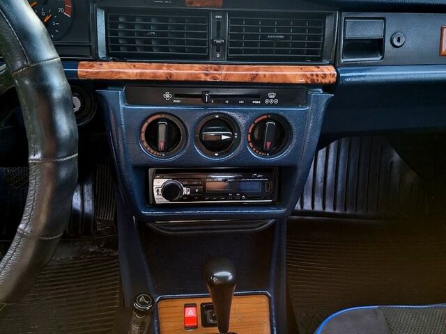 Белый Мерседес Ц-Класс, объемом двигателя 2 л и пробегом 240 тыс. км за 1999 $, фото 3 на Automoto.ua