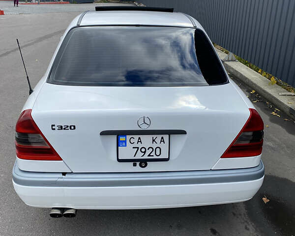 Белый Мерседес Ц-Класс, объемом двигателя 1.8 л и пробегом 350 тыс. км за 3500 $, фото 6 на Automoto.ua