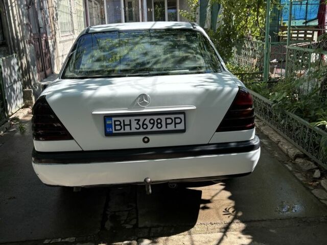 Білий Мерседес Ц-Клас, об'ємом двигуна 1.8 л та пробігом 450 тис. км за 1700 $, фото 4 на Automoto.ua