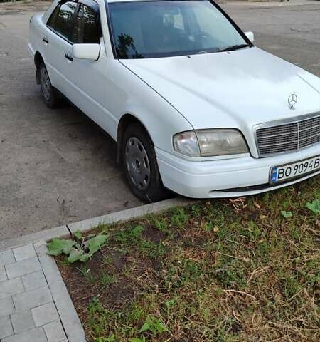 Мерседес Ц-Клас 1995 у Тернополі на Automoto.ua Білий Мерседес Ц-Клас, об'ємом двигуна 1.8 л та пробігом 600 тис. км за 2600 $, фото 6 на Automoto.ua
