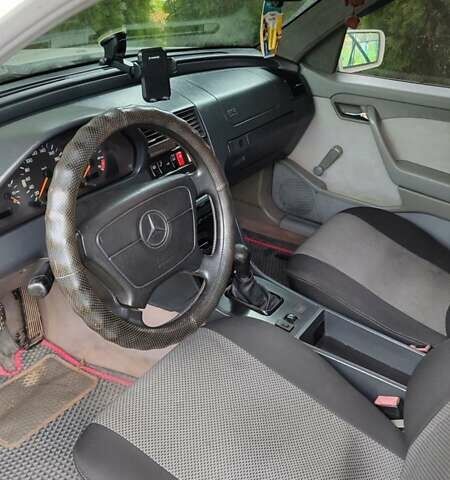 Мерседес Ц-Клас 1995 у Тернополі на Automoto.ua Білий Мерседес Ц-Клас, об'ємом двигуна 1.8 л та пробігом 600 тис. км за 2600 $, фото 10 на Automoto.ua