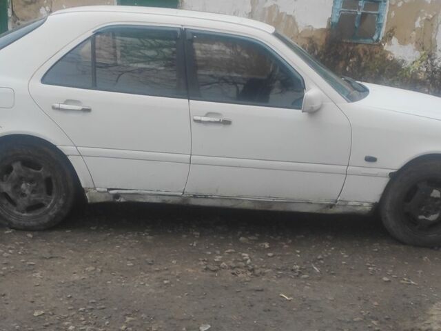 Білий Мерседес Ц-Клас, об'ємом двигуна 1.8 л та пробігом 30 тис. км за 1894 $, фото 3 на Automoto.ua