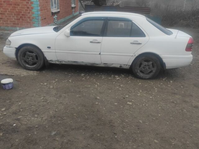 Білий Мерседес Ц-Клас, об'ємом двигуна 1.8 л та пробігом 30 тис. км за 1894 $, фото 1 на Automoto.ua