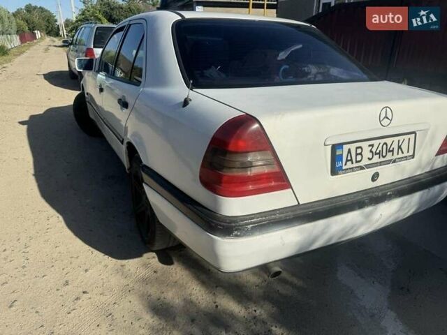 Білий Мерседес Ц-Клас, об'ємом двигуна 1.8 л та пробігом 350 тис. км за 1800 $, фото 1 на Automoto.ua