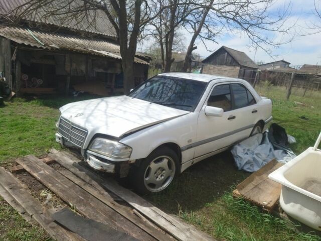 Білий Мерседес Ц-Клас, об'ємом двигуна 0 л та пробігом 400 тис. км за 1500 $, фото 2 на Automoto.ua