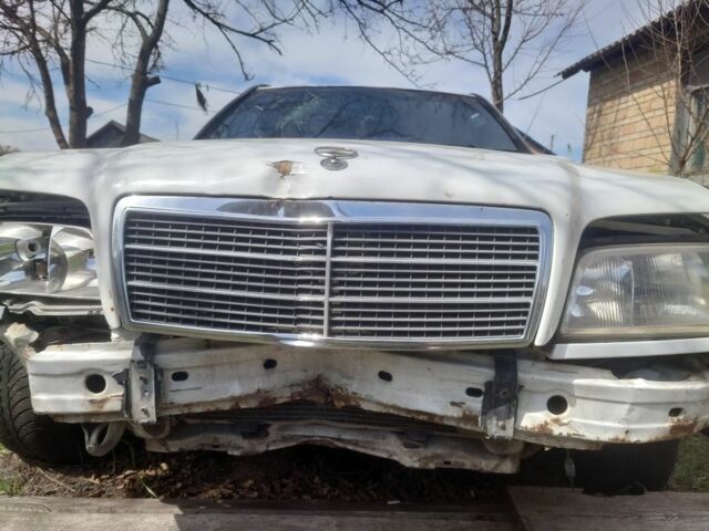 Білий Мерседес Ц-Клас, об'ємом двигуна 0 л та пробігом 400 тис. км за 1500 $, фото 1 на Automoto.ua